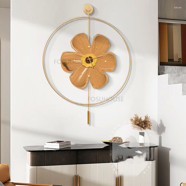 Relojes de pared Reloj de hierro forjado de metal moderno para muebles de sala de estar Decoración de flores con personalidad silenciosa para el hogar