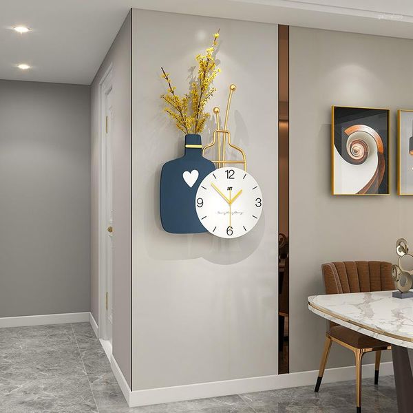 Relojes de pared Reloj minimalista moderno con florero Sala de estar Estilo europeo Reloj colgante Luz Decoración del hogar de lujo Horologe