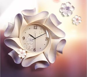 Wandklokken Moderne minimalistische luxe persoonlijkheid reliëf European El Home Silent Resin Clock Crafts Mute Art Chart Decoratie