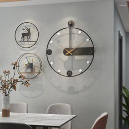Horloges murales moderne Simple horloge numérique maison décorative suspendue pour salon espagnol fer mode Restaurant idées
