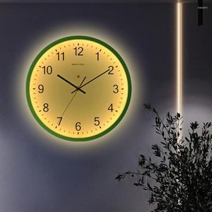 Wandklokken Scandinavisch design Klok Hangend op batterijen Ronde horloges Grote stille woonkamer Nachtlampje Reloj De Pared Home Decor