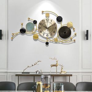 Horloges murales Nordic Fashion Light Luxe Horloge suspendue Salon Ambiance domestique Personnalité Montre Muet Décoratif