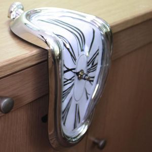 Relojes de pared nórdicos, pequeño reloj mecánico de plástico para mesita de noche, escritorio creativo para dormitorio, batería para el hogar, escritorio Retro para oficina