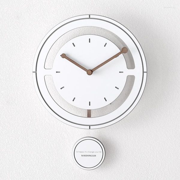 Horloges murales horloge en bois nordique Design moderne Style minimaliste suspension Simple avec balançoire montre en bois décor à la maison silencieux