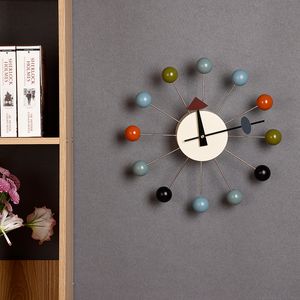 Horloges murales silencieuses boule ronde en bois horloge murale décoration de la maison design moderne horloge 3D pour salon décoration accessoires avec sports importés 230408