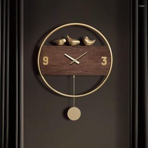 Horloges murales rétro avec décoration d'oiseau 3D, montre à pendule créative, lumière de luxe, salon doré, horloge muette murale