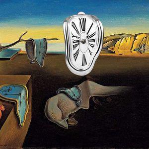 Horloges murales Salvador Dali Watch Horloge fondue pour étagère décorative de bureau à domicile Table de bureau de jardin Cadeau créatif drôle Montre murale 220909