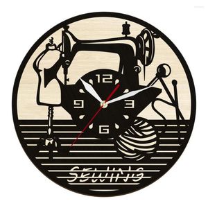 Wandklokken naaimachine retro zwarte klok gemaakt van natuurlijke houten vintage uurwerken voor ambachtelijke kamer kleermaker winkel horloge