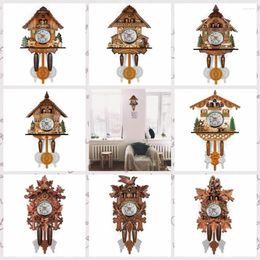 Horloges murales Pendule en bois silencieux Vintage Durable Tour de forêt en bois Coucou Horloge Modèle réaliste 3D Chiming Salon
