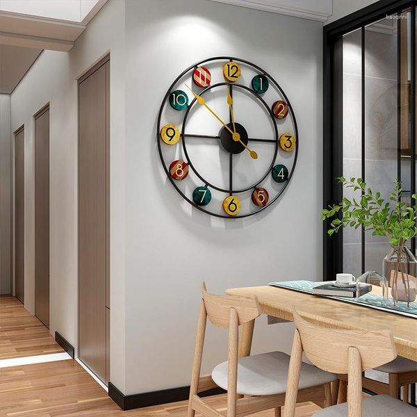 Horloges murales Simple horloge ronde Rome lumière luxe monté Style européen décoration de la maison Ins produits décor Design moderne