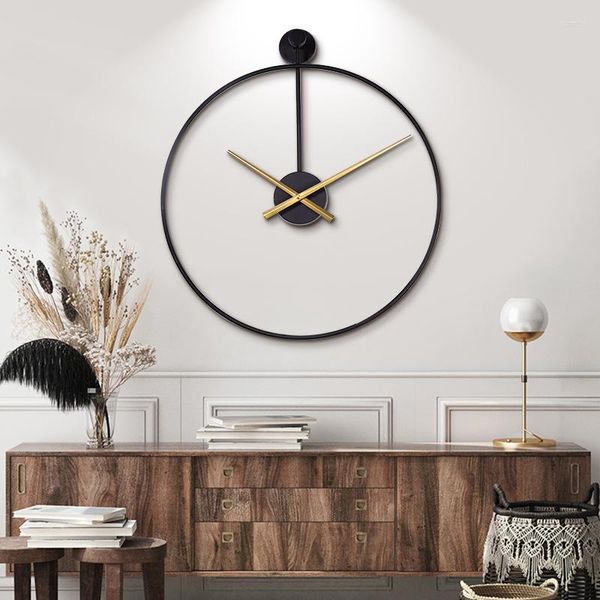 Horloges murales Simple horloge en fer forgé métal mouvement solaire silencieux balayage secondes salon chambre