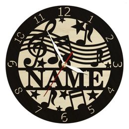 Horloges murales Treble Clef Notes de musique Nom personnalisé Horloge en bois pour studio mélodique décor à la maison montre personnalisée musiciens cadeau