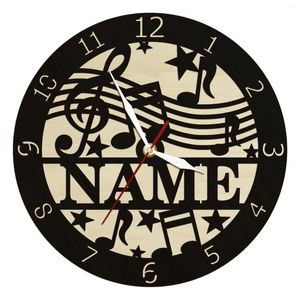 Wanduhren Violinschlüssel Musiknoten Benutzerdefinierter Name Holzuhr für Studio Melodic Home Decor Personalisierte Uhr Musiker Geschenk