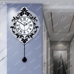 Wandklokken Uniek quartz horloge Elegante retro acryl transparante slinger Romeinse cijfers Horloge Murale Huisdecoratie Zegar