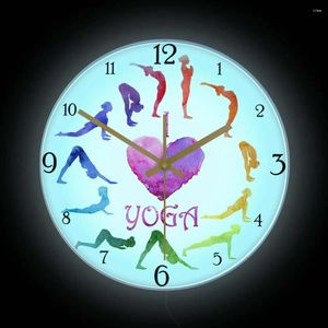 Horloges murales aquarelle de yoga de yoga horloge d'impression avec rétro-éclair
