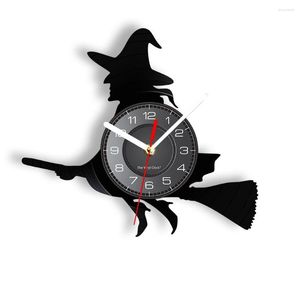 Horloges murales Sorcière sur un bâton de balai Halloween Art Clock Happy Record Décor de vacances Sorcellerie