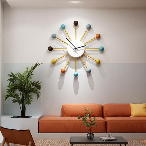 Relojes de pared Reloj de metal de hierro forjado Bolas de colores Reloj silencioso Sunburst Diseño moderno Autoadhesivo Big Horloge ClocksWall