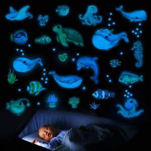 Décoration murale bleu océan poisson lumineux autocollants baleine fluorescente lueur dans le noir pour enfants bébé chambres chambre maison décalcomanie 230411
