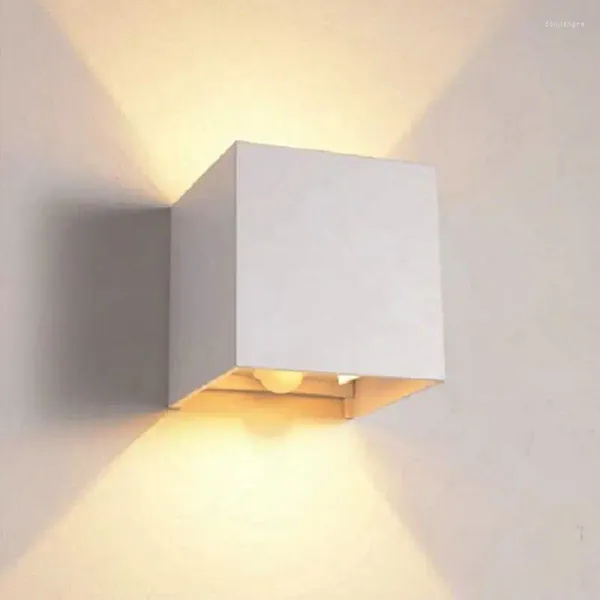 Lampe murale 15W Cube extérieur de surface à détection humaine infrarouge a conduit la lumière de haut en bas