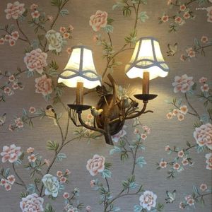Lámpara de pared Mesita de noche Comedor de doble cabeza Dormitorio Pasillo Sala de estar Piñón Pájaro Retro Arte del hierro