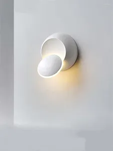 Lámpara de pared Lámparas giratorias LED blancas y negras para sala de estar, dormitorio, mesita de noche, pasillo nórdico, espejo de baño, apliques de faros