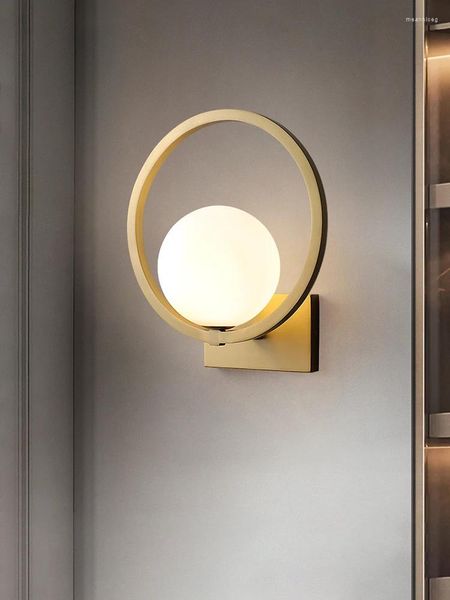 Lampada da parete Ottone Sfera di vetro Minimalista Soggiorno Sfondo Negozio fisico Scala Camera da letto Comodino Elettrodomestici