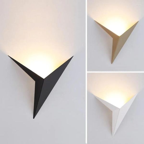 Lámpara de pared creativa de hierro forjado, lámparas triangulares de forma especial, dormitorio Simple, estudio, habitación, espejo de noche, Led frontal