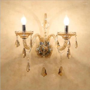 Lampe murale européenne à côté des lampes lumière cristal salon or