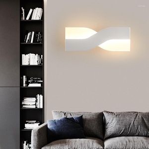 Applique Murale Style Européen LED Lampes Peut 360 Degrés Rotation Arbitraire Pour L'étude De Chevet Fer Art Acrylique Rectangle Lumières Créatives