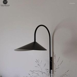 Lámpara de pared Ferm Living Arum alemán Pantalla en forma de hoja de cabecera Minimalista Arte nórdico Diseñador Accesorio de iluminación