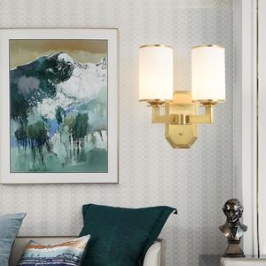 Lámpara de pared apliques dorados lámpara de latón moderno con sombra de vidrio blanco para la sala de vivir iluminación del dormitorio