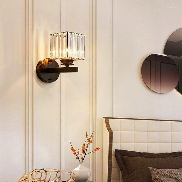 Lampe murale de haute qualité Crystal LED nordique Simple Metal Light Light Living Room couloir Décor de chevet Luxury