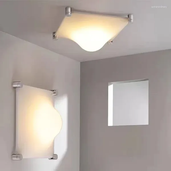 Lámpara de pared Interesante Blanco Acrílico LED Diseño italiano Gota de agua Techo Sala de estar Fondo Decoración del pasillo