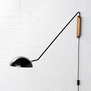 Lámpara de pared Italia Diseño moderno LED Brazo largo giratorio para sala de estar Sofá Modelo Barra montada con base de madera