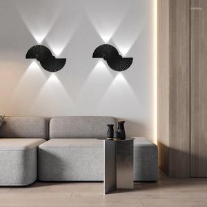 Applique murale LED en aluminium simple, luminaire décoratif d'intérieur, idéal pour un salon, une chambre à coucher, un couloir ou des escaliers
