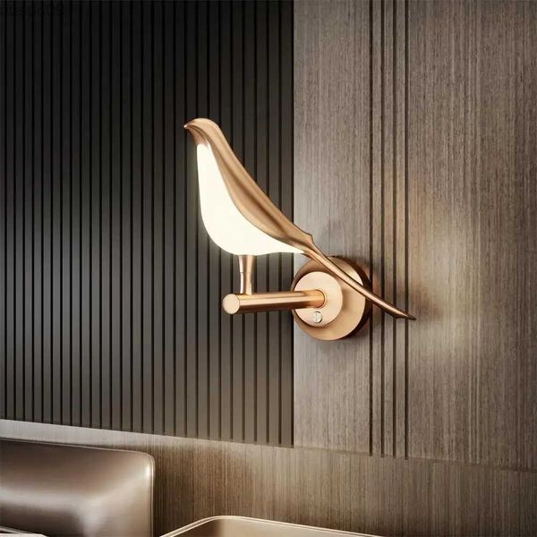 Lámpara de pared Lámpara de pared LED Luces de pared Golden Bird Salón Bar Mesita de noche Luz colgante Novedad Lámpara de pared giratoria Dormitorio Mesita de noche Aplique interior