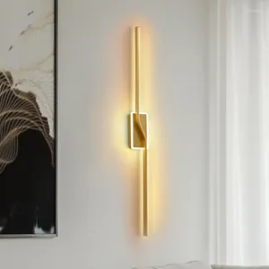Wandlamp licht luxe metalen slaapkamer woonkamer tv -achtergrondbed eenvoudige spiegel voor de lange striplampen voor decor