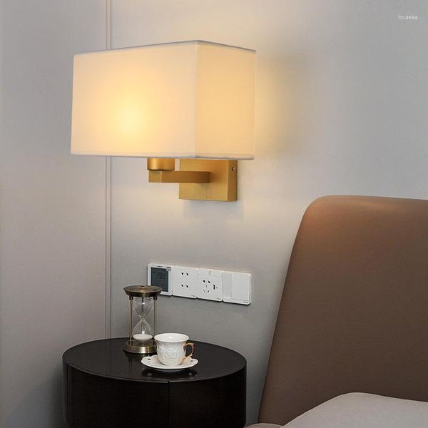 Lámpara de pared minimalista para el lado de la cama para El hogar, candelabros decorativos interiores, pantalla de tela rectangular, Base de hierro cepillado