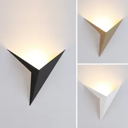 Lampe murale Triangle de forme triangle minimaliste Lumières LED à la maison Home Salon Room Chambre de chambre Approche des lampes blanches noires