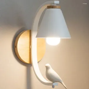 Lámpara de pared moderna para pájaros, aplique de madera de hierro nórdico, accesorios de iluminación para sala de estar, dormitorio para niños, luces LED para espejo