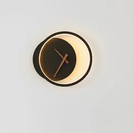 Lampada da parete Orologio creativo moderno per interni LED Designer nordico Bianco Nero Circolare a forma di mezzaluna Lampada da comodino per soggiorno