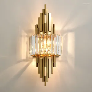 Lampe murale Design moderne Luxe de luxe en cuivre avec un abat-jour en cristal K9 brillant pour les appliques d'allée de fond de chevet e14