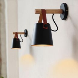Lámpara de pared Lámparas LED modernas Mesita de noche Diseñador Sala de estar Cinturón nórdico Luces de madera E27 Accesorio Decoración del hogar