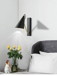 Wall Lamp Modern Led Noordse creatieve woonkamer Slaapkamer Bedroom Bed Black en Wit Iron Office Bar Desk
