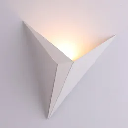 Applique moderne minimaliste forme de Triangle 3W AC85-265V éclairage Simple Style nordique lampes d'intérieur salon lumière de bain
