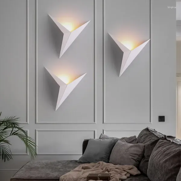 Applique murale nordique créative Triangle lumière LED salon fond lampes de chevet escaliers intérieur applique éclairage