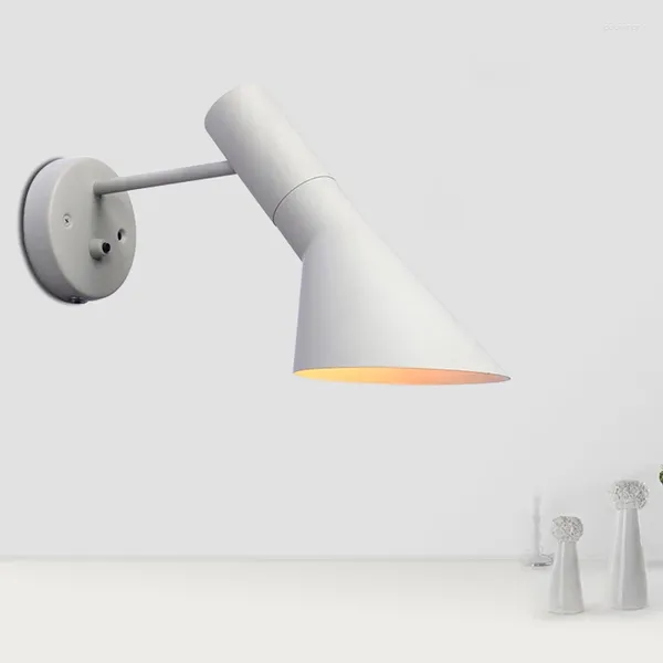 Lámpara de pared Diseñador nórdico Hierro Luz LED Sala de estar Dormitorio Decoración moderna Mesita de noche Iluminación interior Sconce