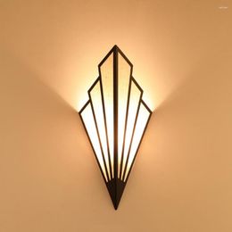 Wall Lamp Noordse ijzeren kunst LED Corridor Aisle Trap Slaapkamer Lichten Livingroom Bedside Bedide Fanvormig Home Deco-verlichting