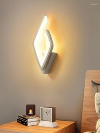 Lámpara de pared Nordic LED Creative Simple Fashion Llama Forma Hierro forjado Acrílico Luces de lujo para dormitorio de cabecera