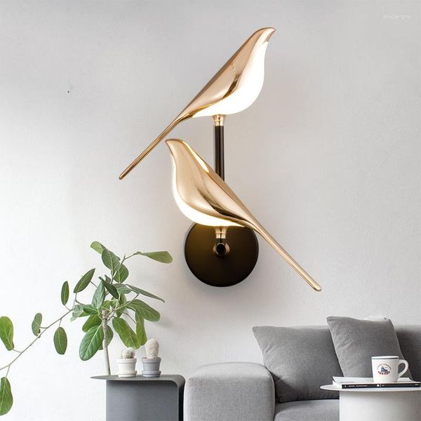 Lámpara de pared Nordic LED Golden Bird Parlor Bar Luz colgante de noche Novedad Giratorio Dormitorio Aplique de interior